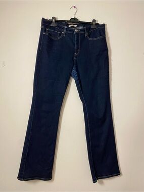 Levi’s Classic Dark Blue Women's Straight-Leg Jeans